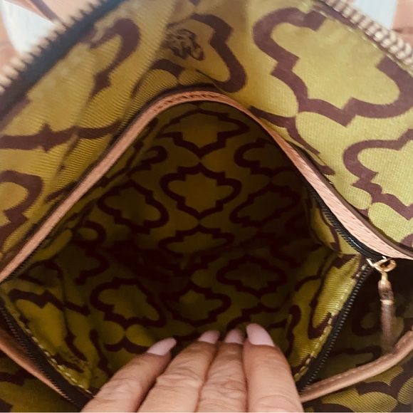 Beautiful light tan (almost blush color) genuine leather cross body bag. New! - Picture 5 of 11